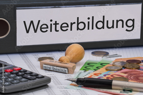 Aktenordner (schwarz) mit Beschriftung Weiterbildung