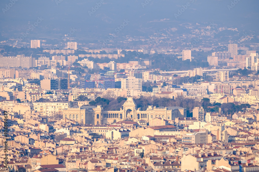 Vue aérienne sur la ville de Marseille, Palais Longchamp. Provence, France.
