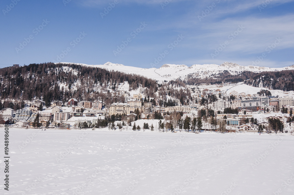 St. Moritz, Dorf, Corviglia, St. Moritzersee, Engadin, Oberengadin, Winter, Wintersport, Winterwanderweg, Eisfläche, Alpen, Graubünden, Schweiz