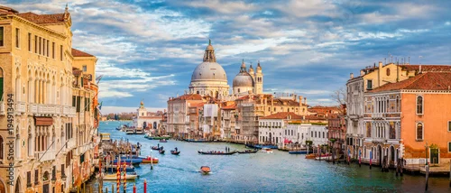 Obraz  z motywem Canal Grande with Basilica di Santa Maria della Salute at sunset, Venice, Italy