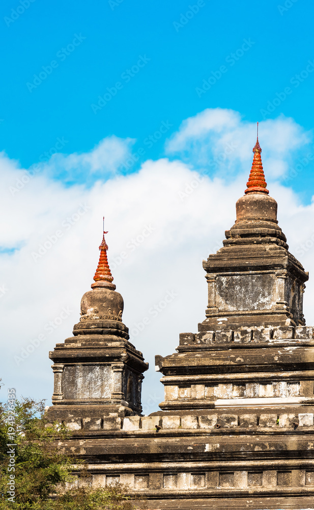 Naklejka premium Pagodas in the temple Thatbyinnyu in Bagan, Myanmar. Copy space for text. Vertical.