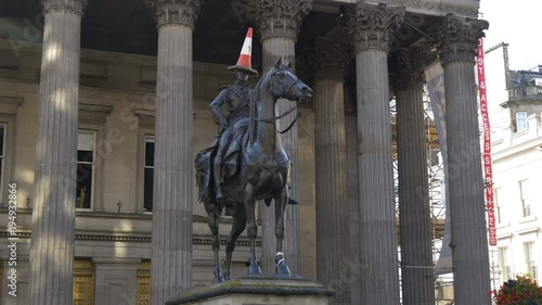 Wallpaper Mural The statue of the Duke of Wellington in Glasgow Torontodigital.ca