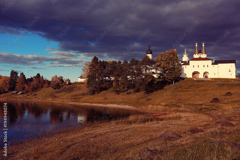 Fototapeta premium Church on the river autumn landscape in Russia