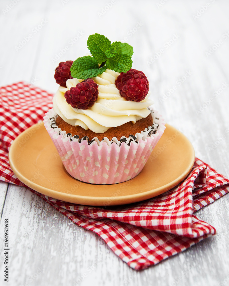 Cupcake with fresh raspberries Cupcake with fresh raspberries