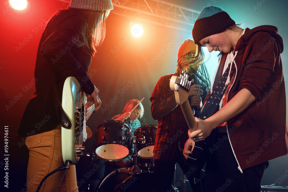 Naklejka premium Teenagers are playing rock.