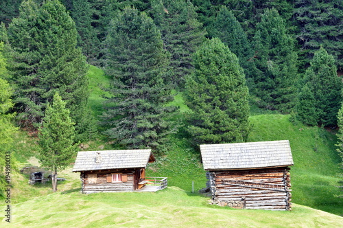 Almh  tten in den Dolomiten