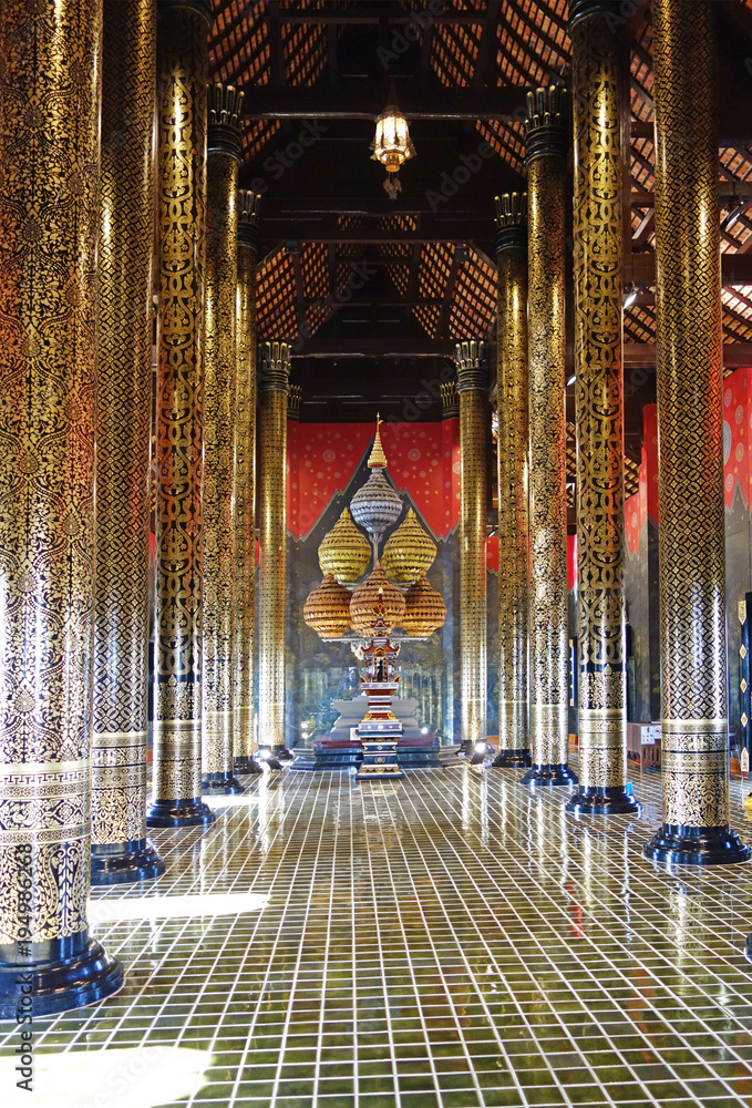 Obraz premium Interior of The Royal Pavilion (Ho Kham Luang) in Royal Park Rajapruek near Chiang Mai, The most famous tourist attraction in Thailand.