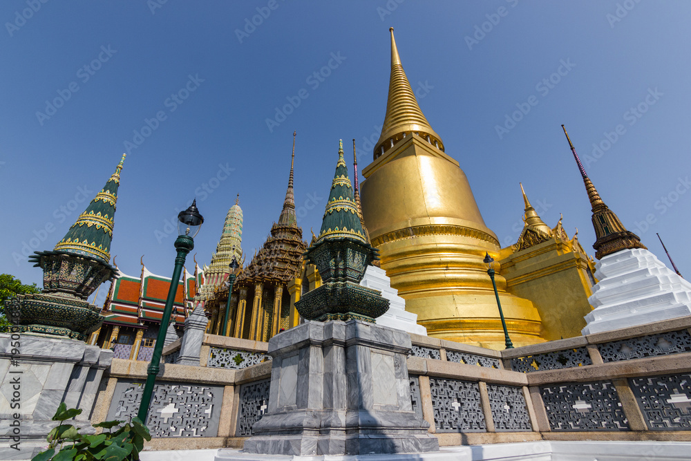 Fototapeta premium Wat Phra Kaew, Thailand Temple of the Emerald Buddha (officially known as Wat Phra Sri Rattana Satsadaram is regarded as the most important Buddhist temple in Thailand.
