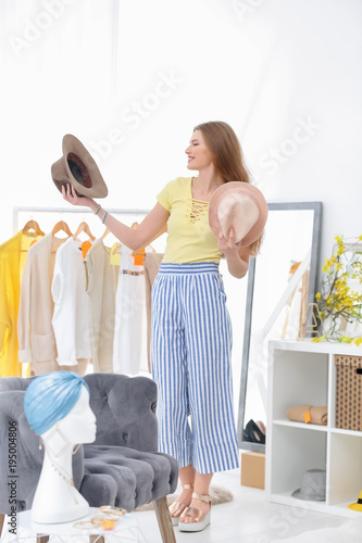 Young beautiful woman shopp...