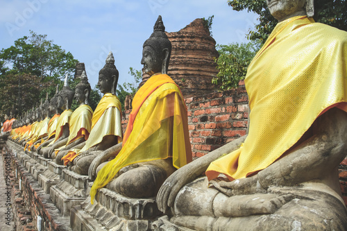 Sitting Buddhas alley