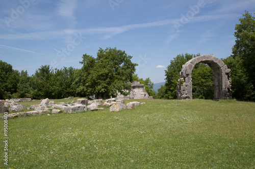Arco di Traiano, Arco di San Damiano, Via Flaminia, Carsulae