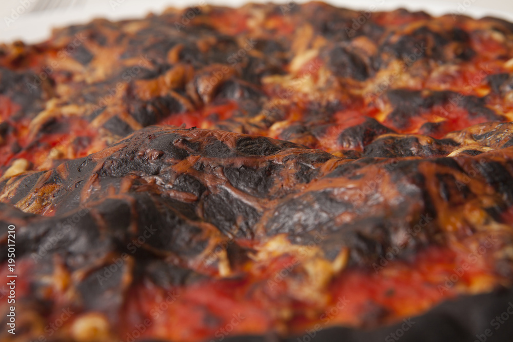 Detalle de pizza quemada