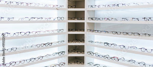 Foto Eye glasses in ophthalmology clinic