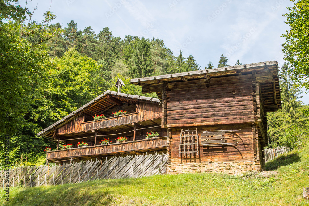 altes Bauernhaus in den Alpen