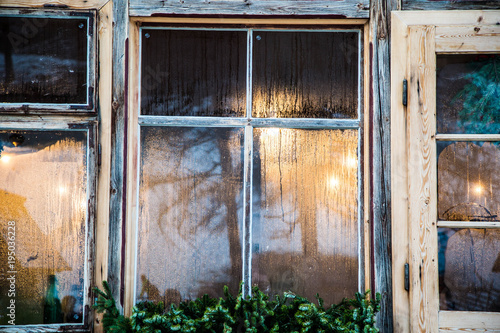 beschlagenes Fenster im Winter photo