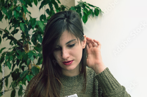 Beautifur girl using smartphone and drinking coffee