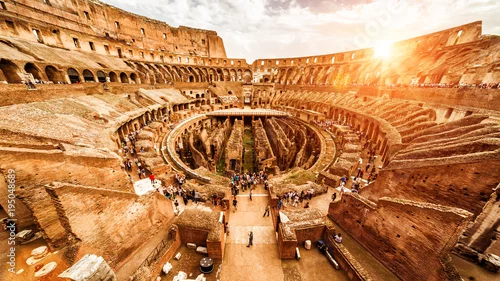 Obraz Wewnątrz Koloseum lub Koloseum w lecie, Rzym, Włochy