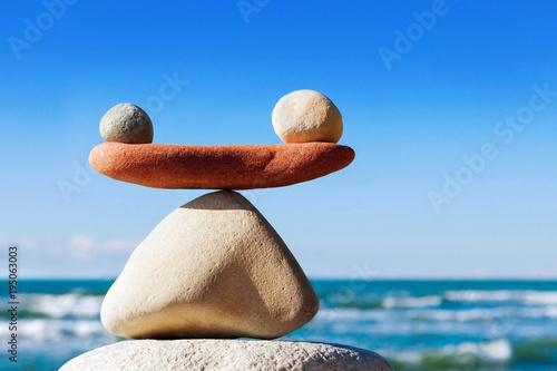 Canvastavla Concept of harmony and balance. Balance stones against the sea.