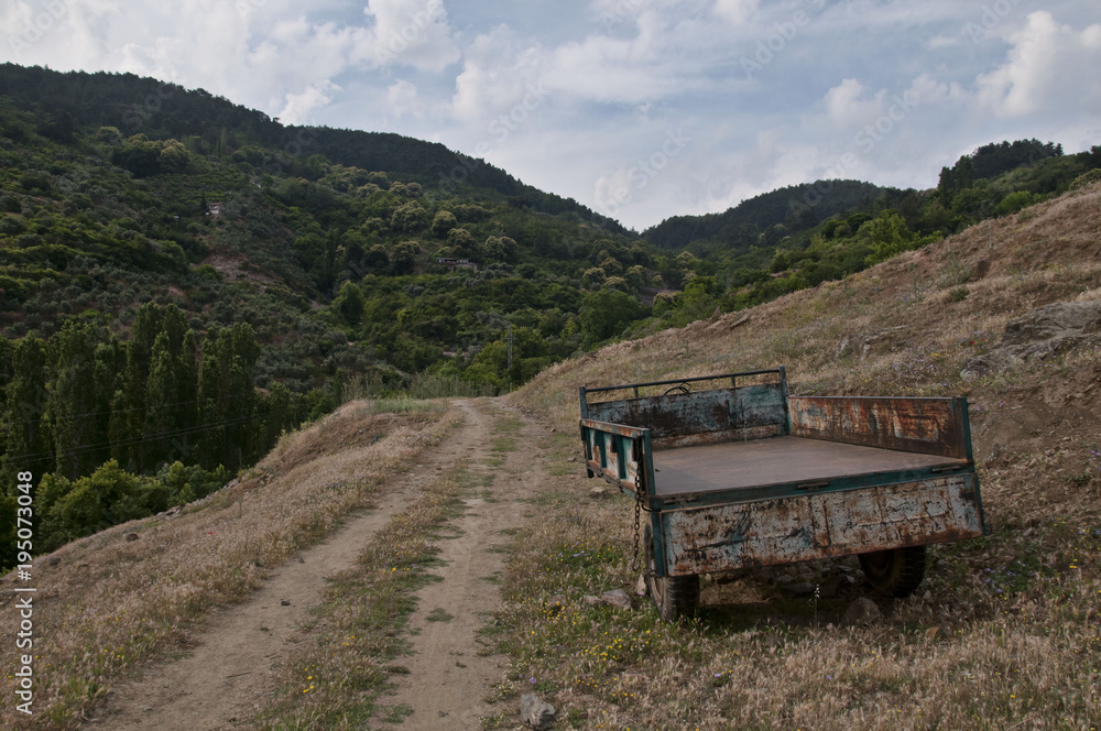 Boş traktör kasası