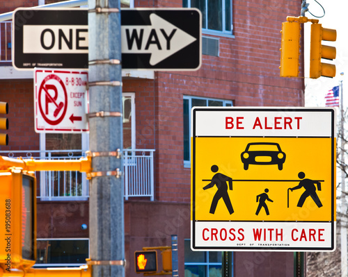 Εκτύπωση καμβά Warning sign at a dangerous, confusing and busy cross-walk.