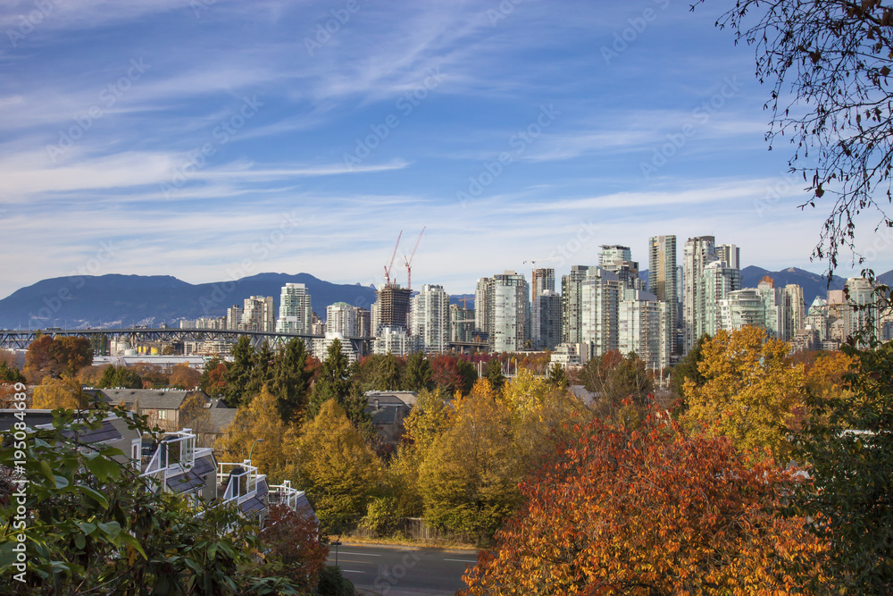 Obraz premium View of Vancouver downtown and Granville Bridge