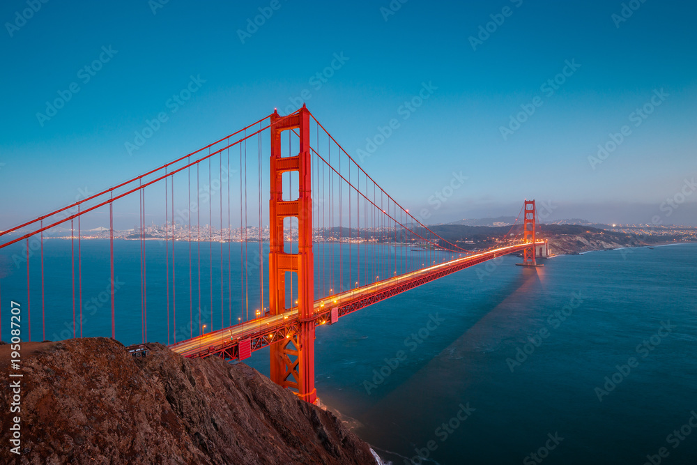 Obraz premium Golden Gate Bridge in twilight, San Francisco, California, USA