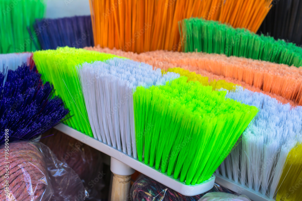 Cepillos de colores para la limpieza para el hogar. Stock Photo