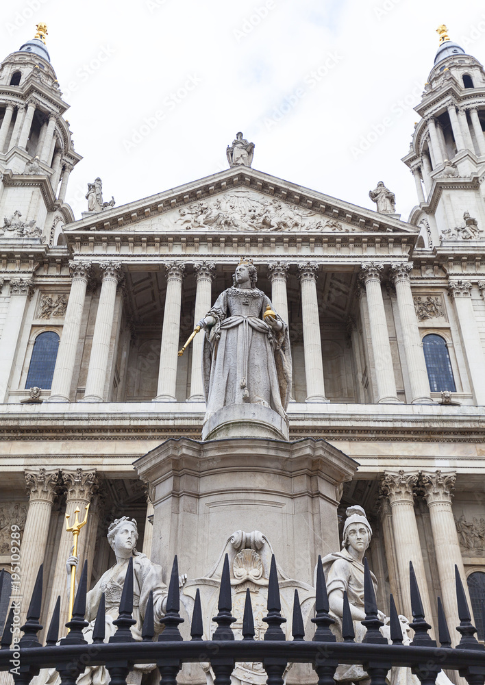 Monument to Queen Anne in front of the St Paul's Cathedral, London, United Kingdom
