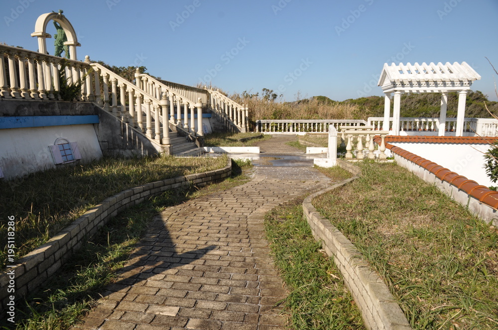 Obraz premium 建物 白亜の 庭 眺め 展望 南仏