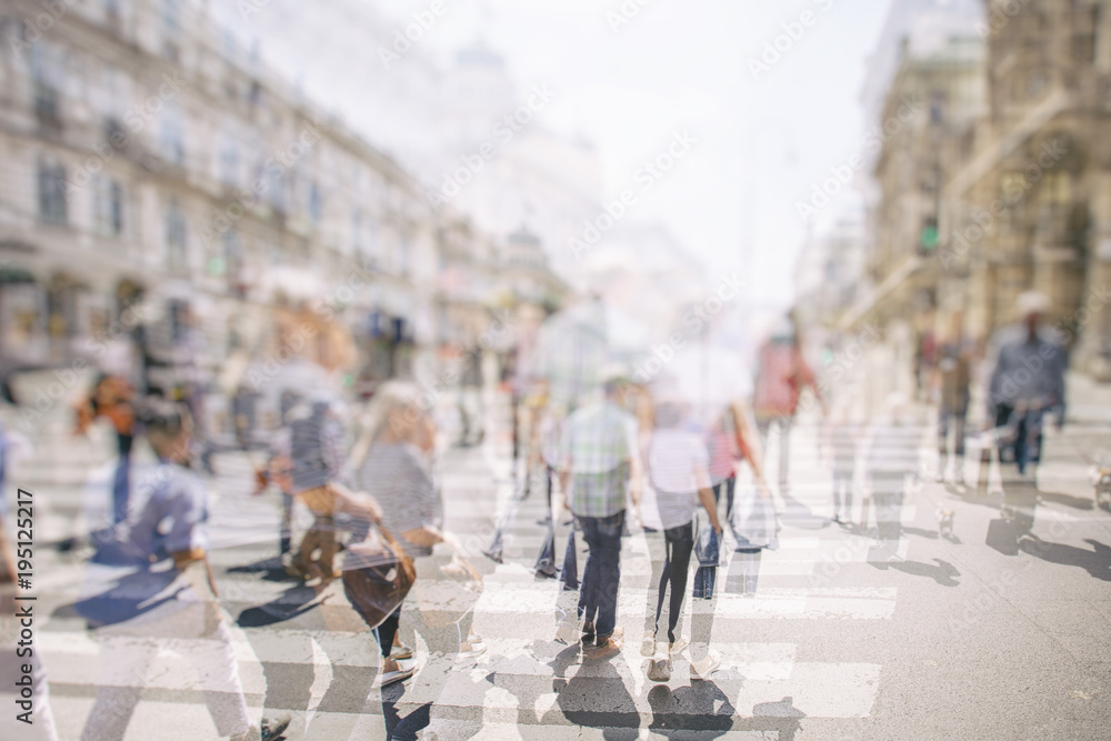 Obraz premium Crowd of anonymous people walking on busy city street