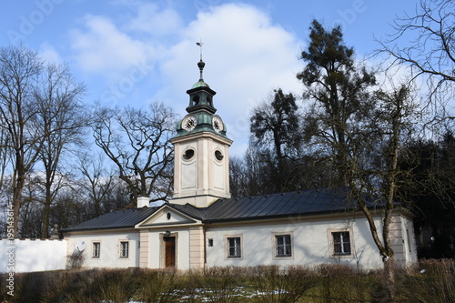 Kleßheim, Schloss, Turm, Turmhaus, Winter, Nebengebäude, Schnee, Wiese, Park, Baum, Barock, Tradition, Zeit, Uhr, Turmuhr, Zeiger, Wolken, Salzburg, Wals photo