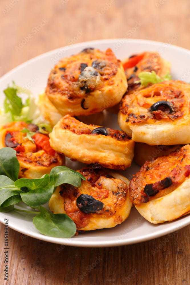 homemade pizza roll, appetizer homemade pizza roll, appetizer