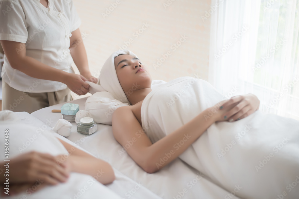 Obraz premium Beautiful young woman in spa salon massage, relax and healthy.