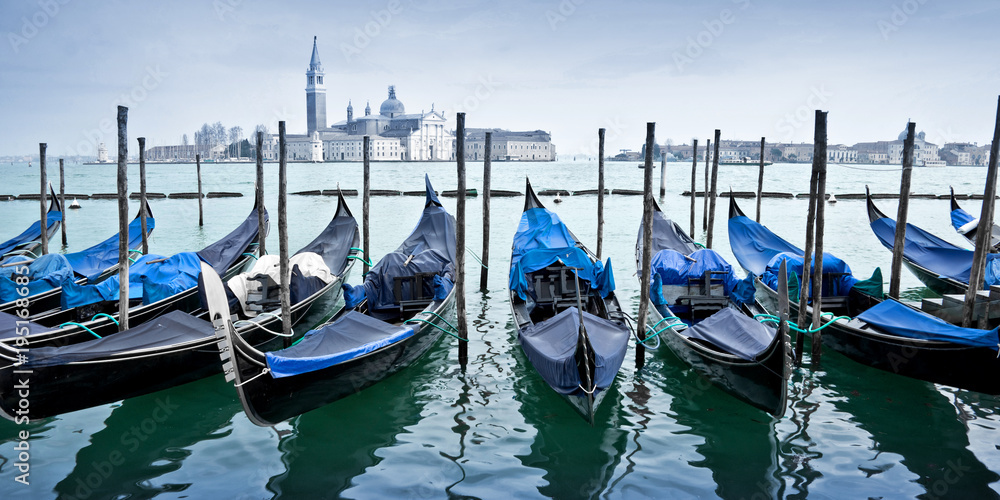 Fototapeta premium Panorama of gondas in Venice, Italy