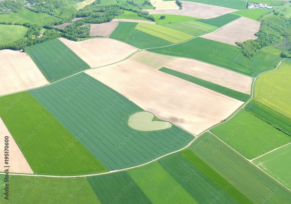Fototapeta premium Auvergne vue du ciel, coeur, puy de dome, france