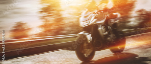 Motorrad bei voller Fahrt