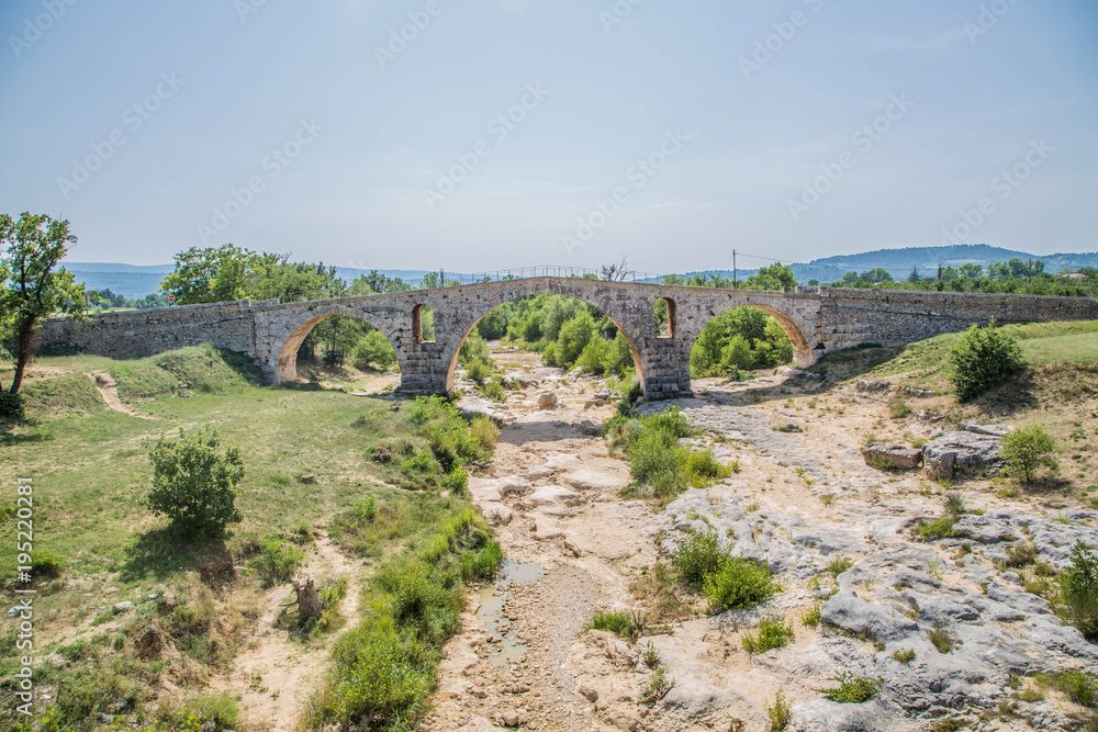 alte römische Steinbrücke