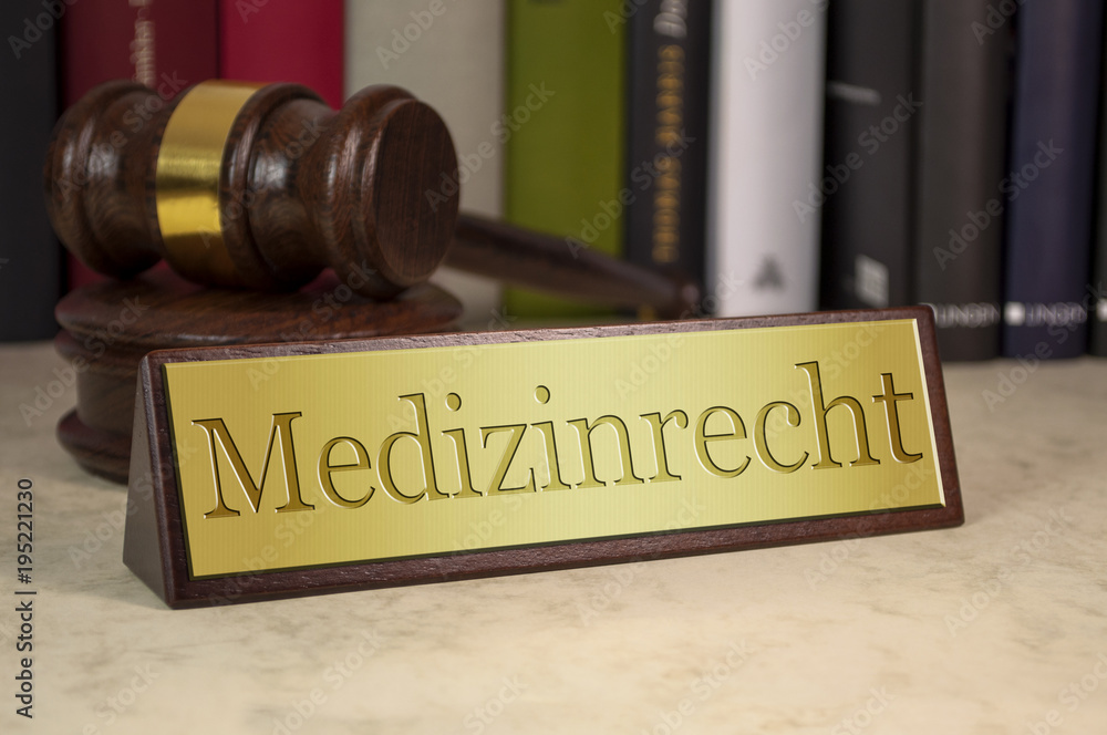 Schreibtischschild mit Richterhammer Medizinrecht Schreibtischschild mit Richterhammer Medizinrecht