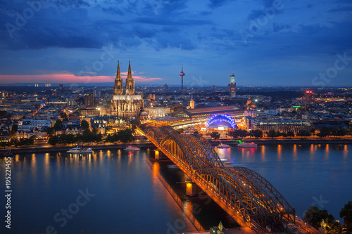 Köln Dom mit Brücke, Skyline Germany © Sliver