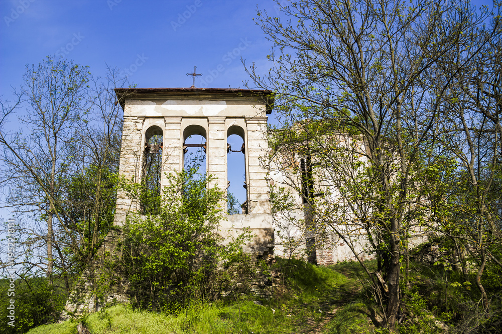 Fototapeta premium old catholic church ruins