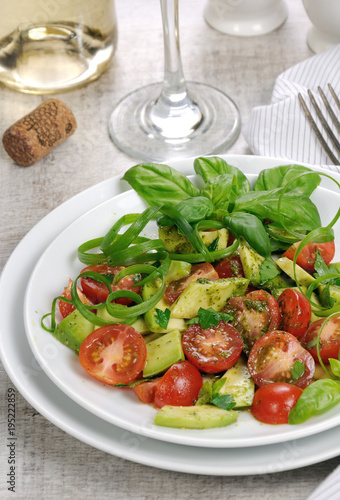 Guacamole salad with pesto