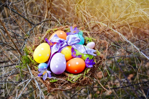 Ostern - Osternest im Garten