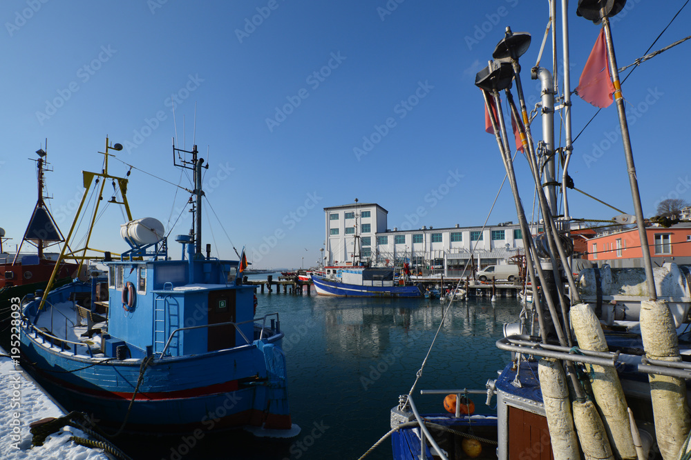 Fischkutter im Hafen von Sassnitz, Insel Rügen