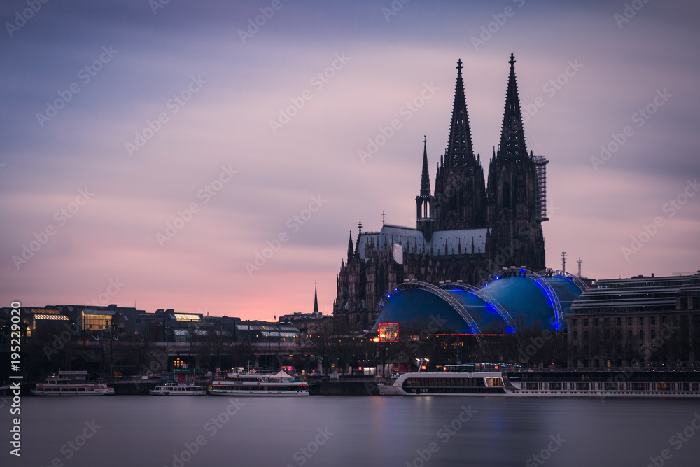 Obraz premium Cologne cathedral during sunset 2