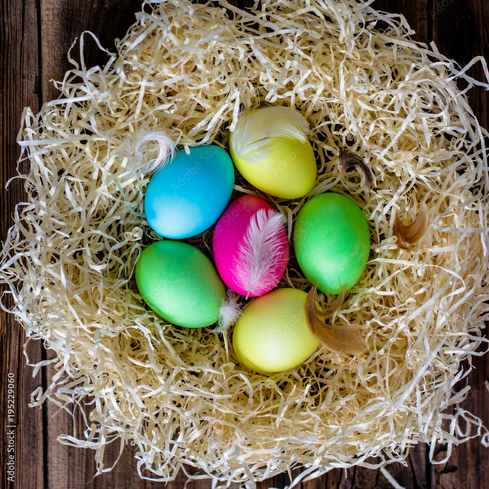 Obraz premium Easter cake and Easter eggs (traditional decoration and attributes). Happy easter!