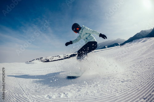 Fotografie one snowboarder snowboarding in winter mountains
