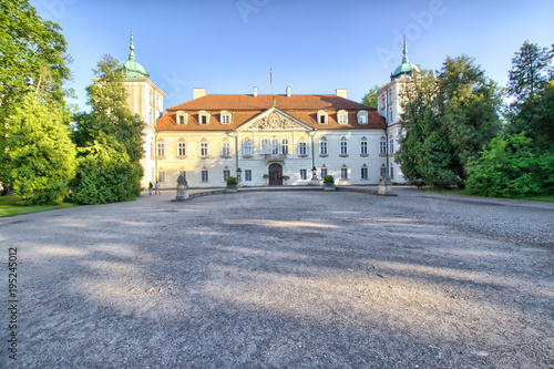 Barokowy pałac w Nieborowie - francuski ogród - Nieborów