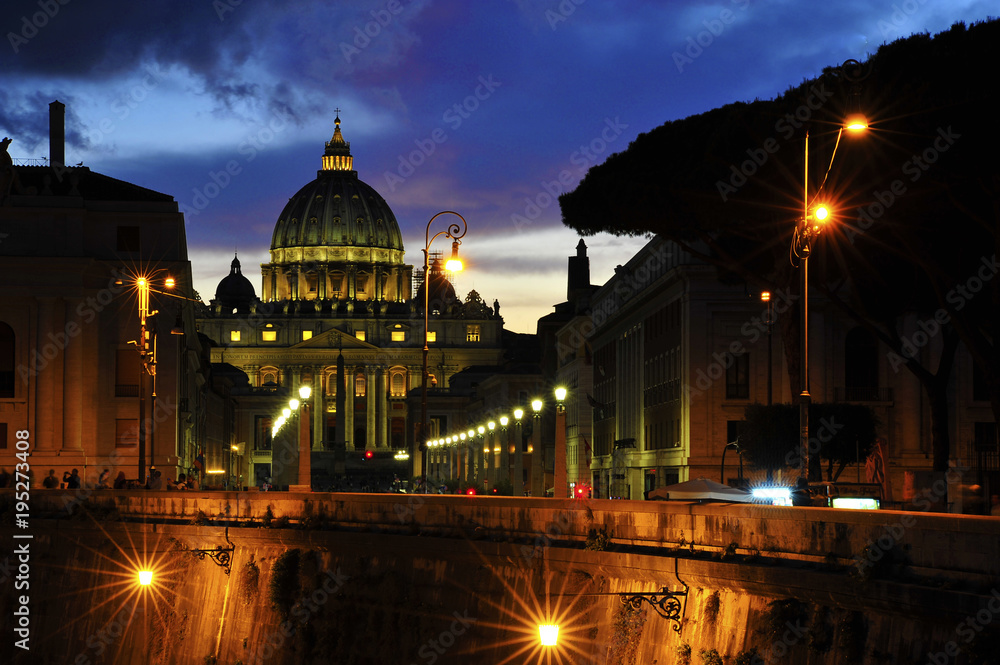 Fototapeta premium Vatican Streetlights