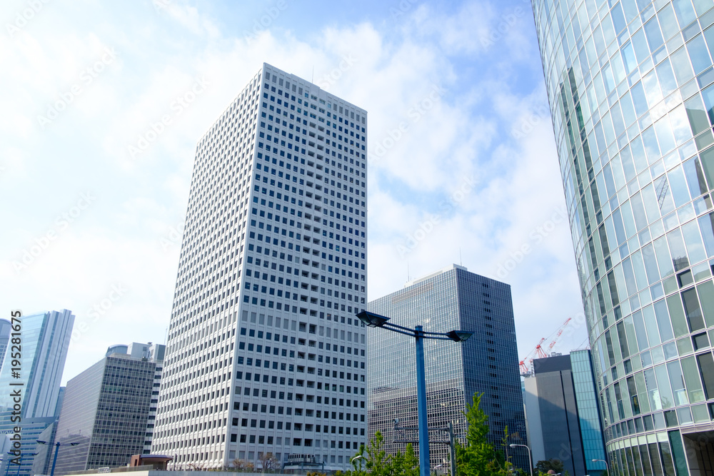 大阪梅田の高層ビル