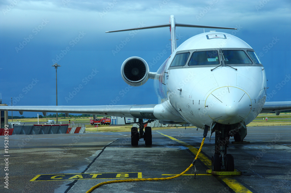 Avion sur le tarmac Avion sur le tarmac